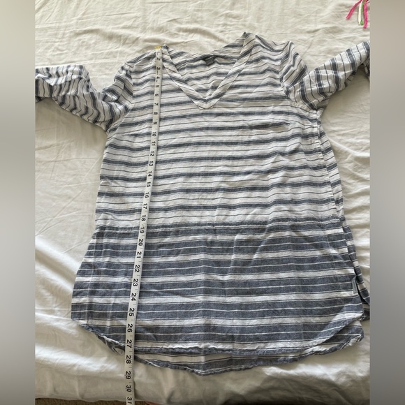 Eddie Bauer lightweight v-neck linen cotton blend quarter sleeve top | S - Picture 8 of 11